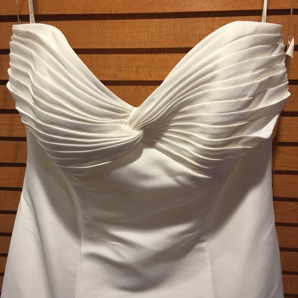 New With Tags Wedding Dress - Picture 3 of 8